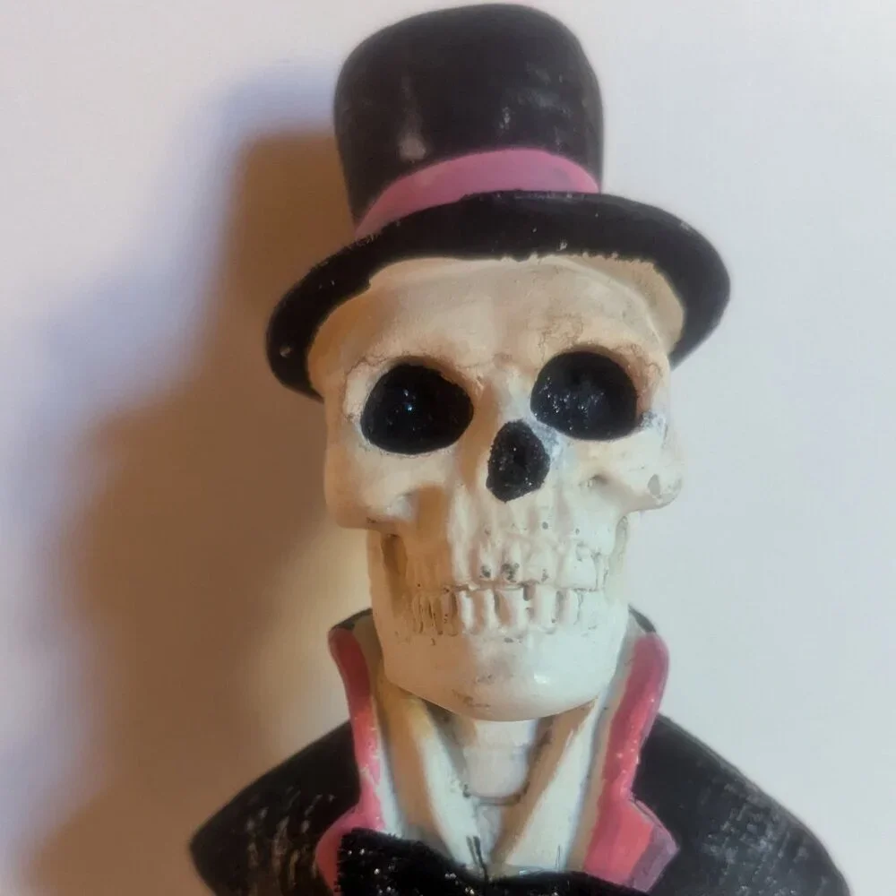 NWT Spooky Skull Top Hat Gentleman Bust on Stand Goth Valloween Steampunk Decor